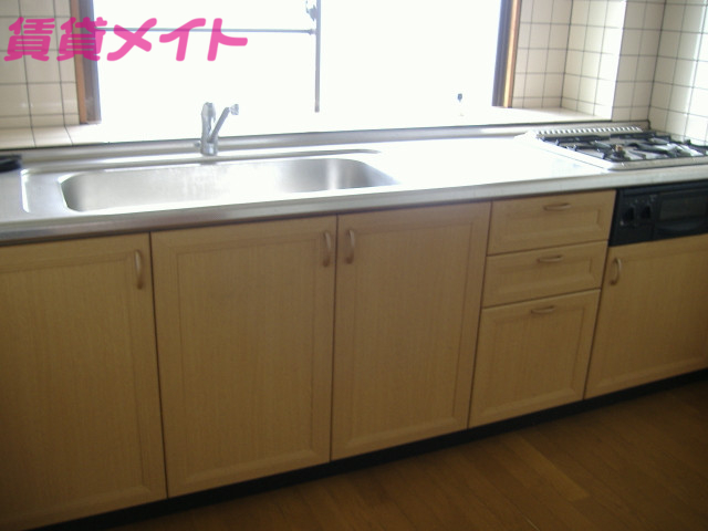 キッチン　同物件別部屋の写真