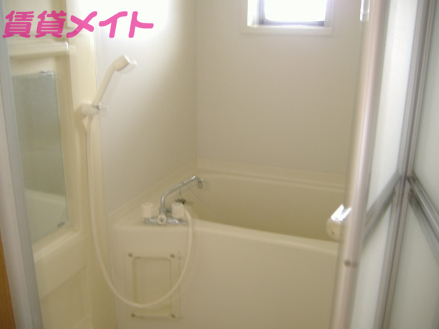 バス・シャワールーム　同物件別部屋の写真