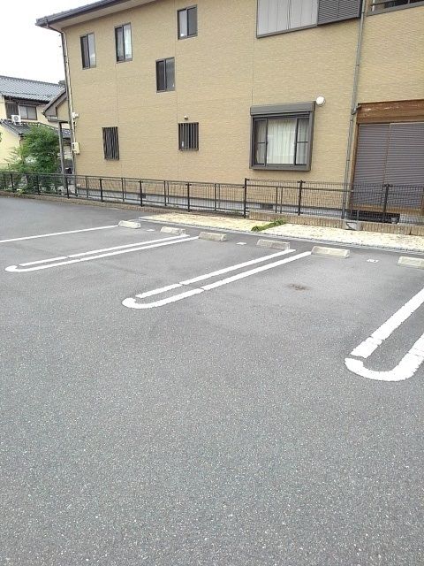 【ラフィークＢの駐車場】