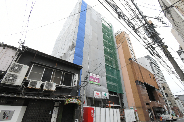 【北九州市小倉北区紺屋町のマンションのエントランス】