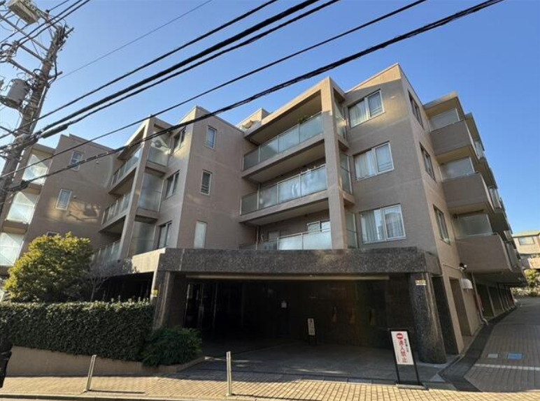 文京区千石のマンションの建物外観