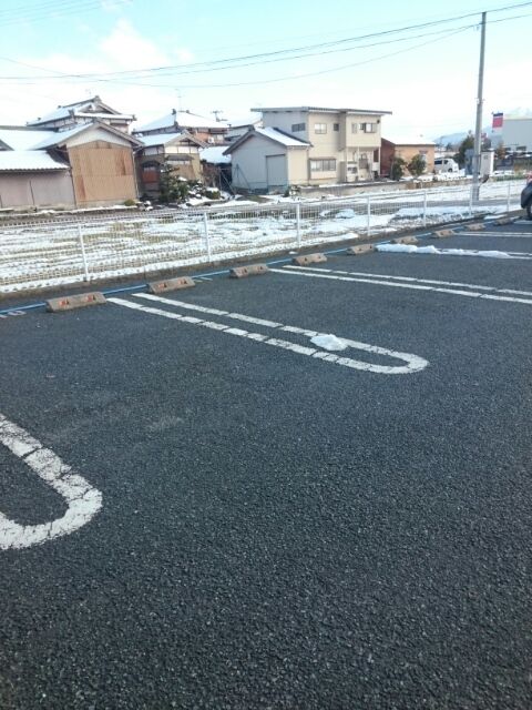 【阿賀野市寺社のアパートの駐車場】