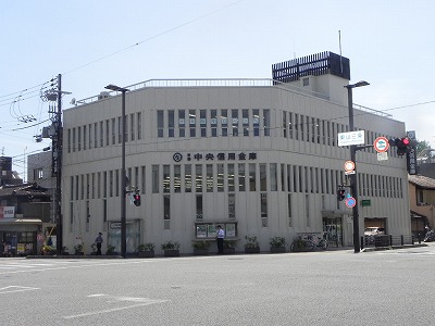 【京都市東山区南木之元町のマンションの銀行】