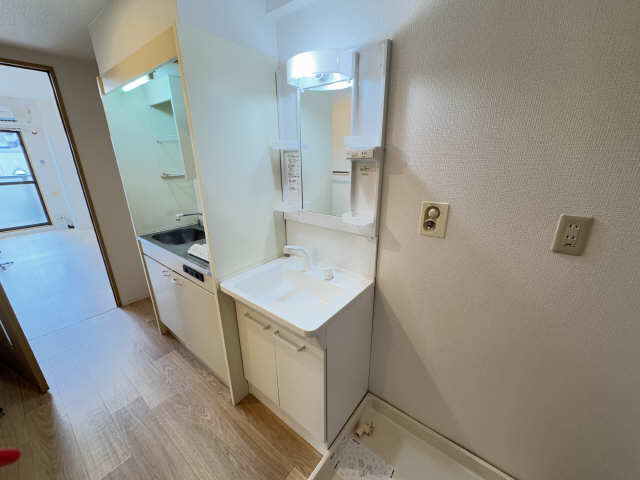 洗面設備　同型タイプの写真です