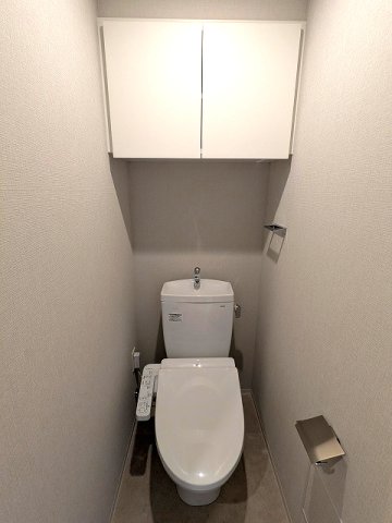 トイレ　温水洗浄便座です