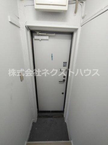 玄関　リフォーム途中の画像です