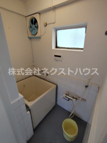 バス・シャワールーム　リフォーム途中の画像です