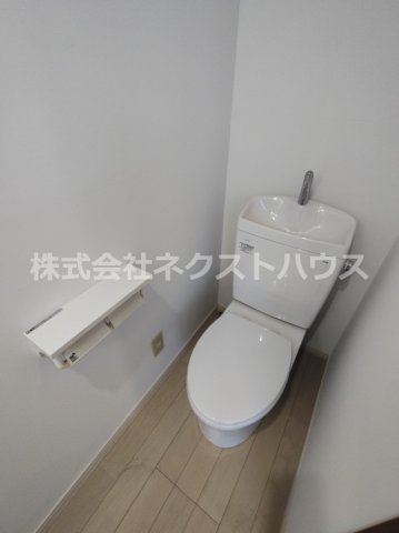 トイレ　リフォーム途中の画像です