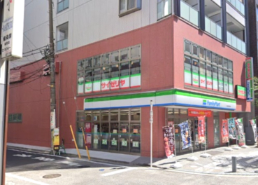 コンビニ　ファミリーマート 京急鶴見駅前店（コンビニ）まで88m