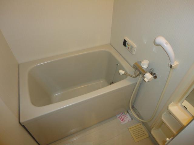 バス・シャワールーム　追い焚き付きでいつでも温かいお風呂に浸かれます☆