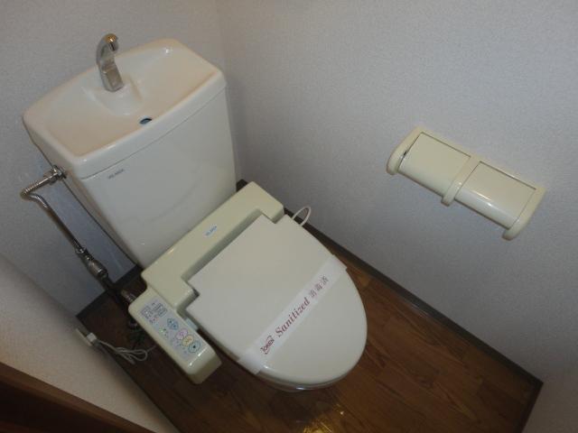 トイレ　温水洗浄便座つき！