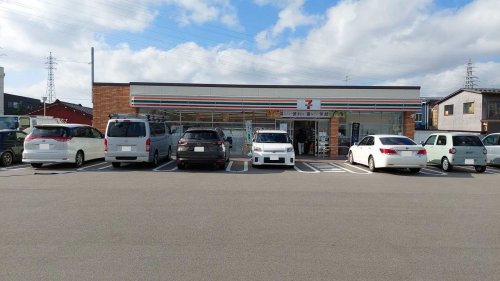 コンビニ　セブンイレブン 富山経堂店（コンビニ）まで521m