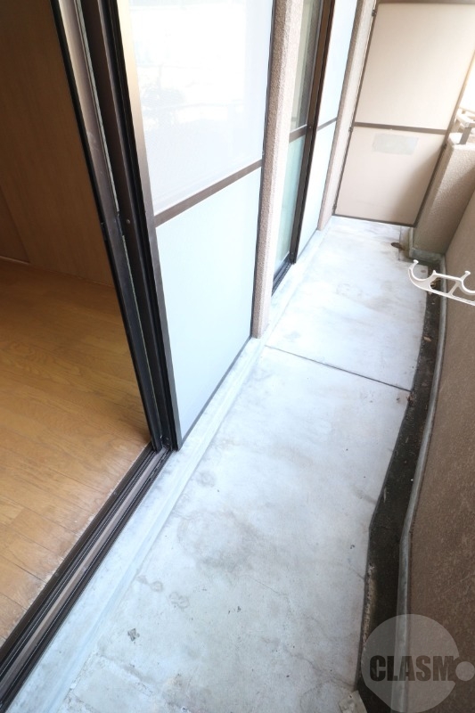 バルコニー　広々としたバルコニー