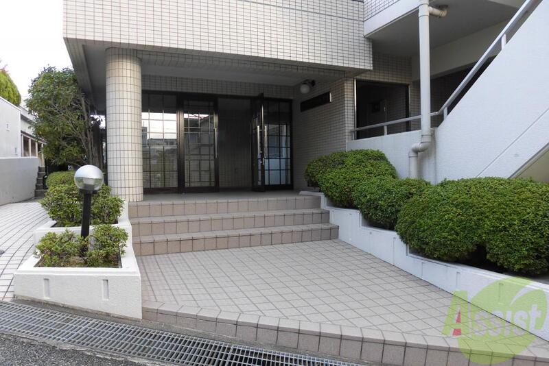 エントランス　こちらちからお入りくださいませ。