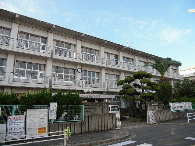 小学校　壬生川小学校様（小学校）まで300m