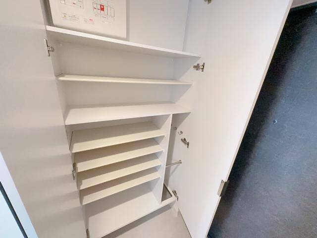 玄関　＊新築の為未完成