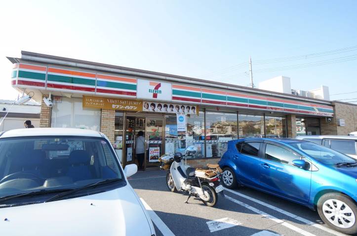コンビニ　セブンイレブン香芝穴虫店（コンビニ）まで301m
