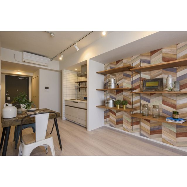 居室・リビング　家具・調度品等は配置例です。実際の賃貸住居には含まれません。