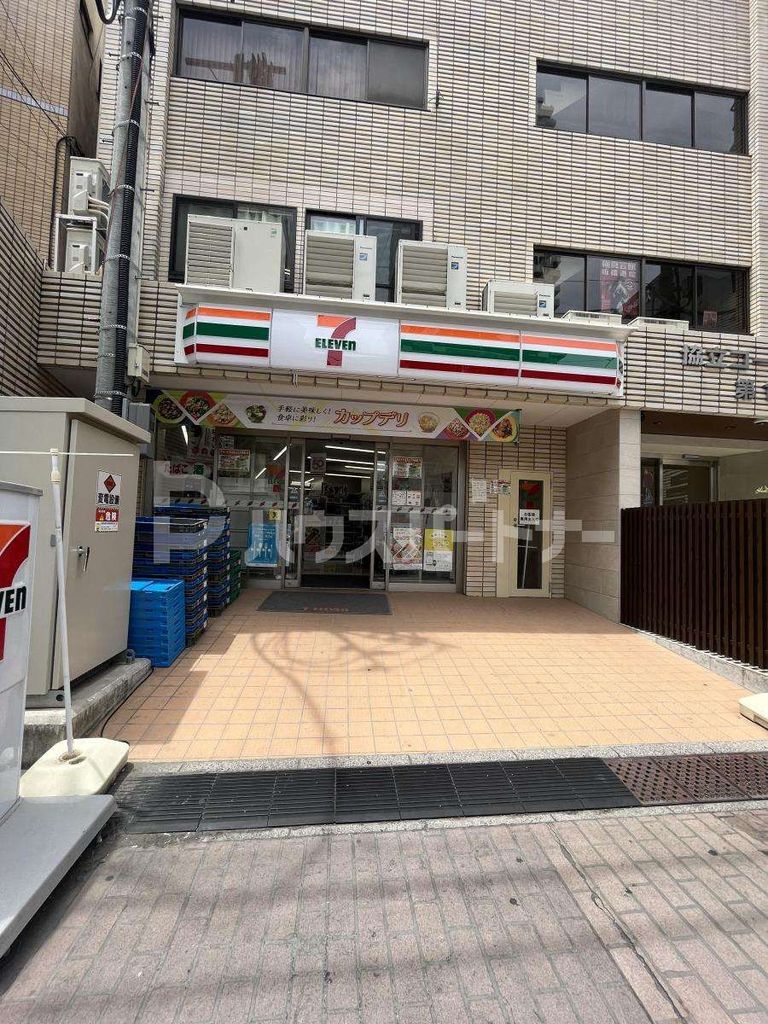 コンビニ　セブンイレブン新板橋駅前店（コンビニ）まで1m