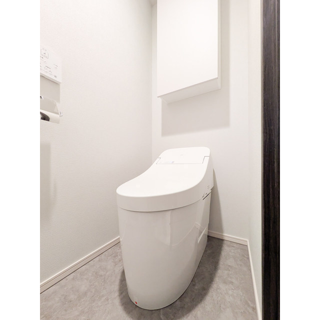 トイレ　落ち着いた色調のトイレです