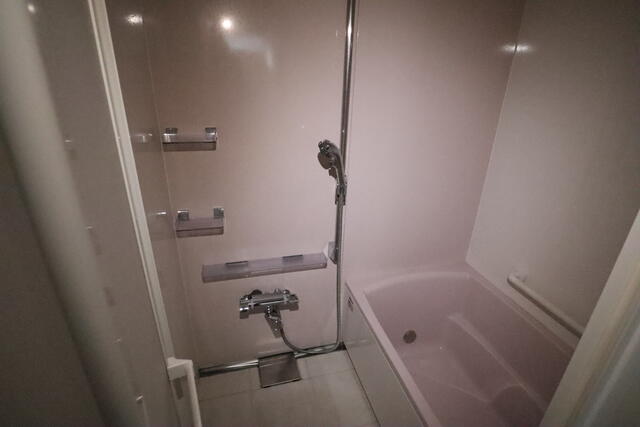 バス・シャワールーム　バス・シャワー