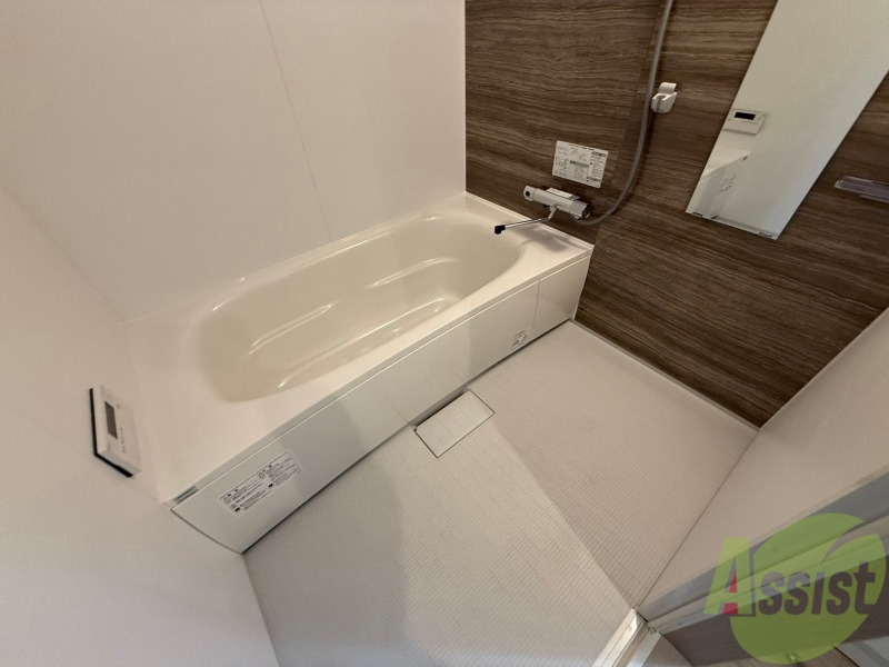 バス・シャワールーム　バスルームはこちらです。広々としてゆったり休めます。