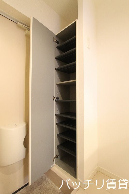 玄関　同型タイプの為、現状を優先いたします