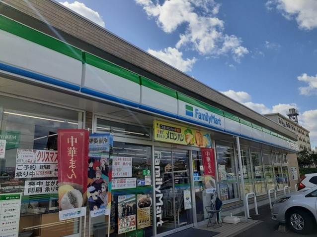 コンビニ　ファミリーマート将監５丁目店（コンビニ）まで700m