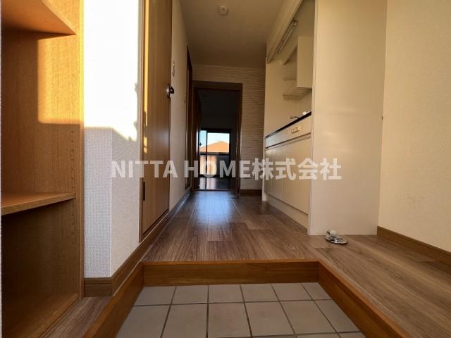 玄関　広いスペースの玄関です♪