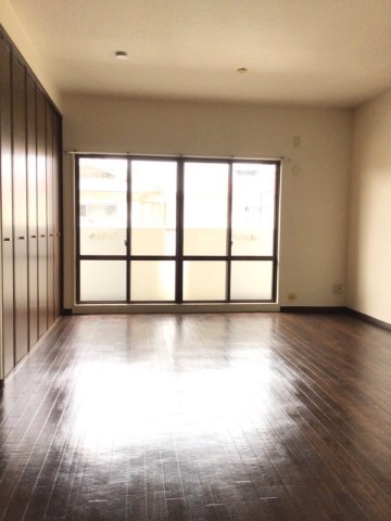 居室・リビング　個人の部屋や寝室として使える洋室です