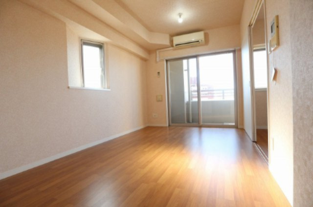 居室・リビング　別号室のものになります。現状優先。