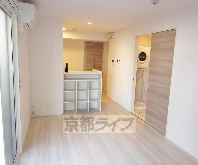 居室・リビング　広々としたリビングで快適に過ごせます！