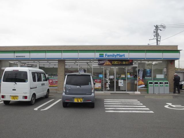 コンビニ　ファミリーマート（コンビニ）まで1600m