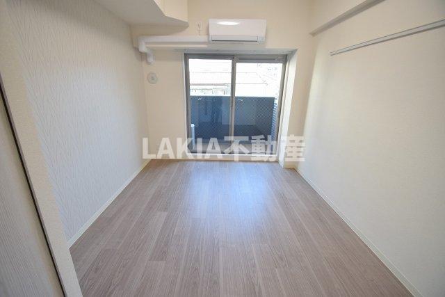 居室・リビング　このお部屋で、大阪ライフを楽しんでください。