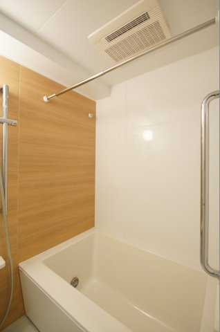 バス・シャワールーム　追焚機能付のお風呂