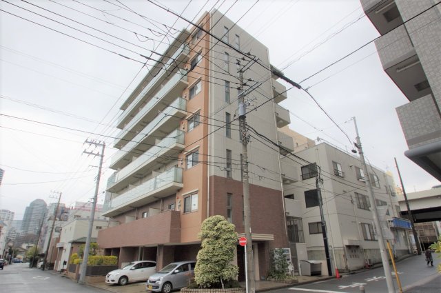 建物外観　JR東神奈川駅徒歩9分のマンションです。