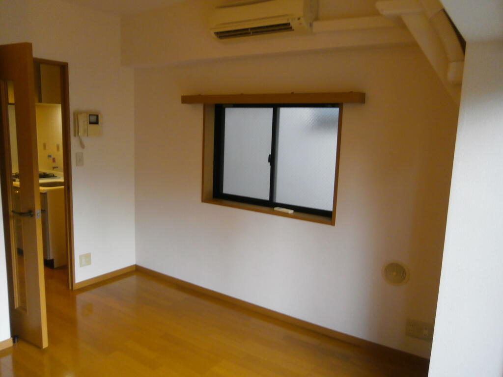 居室・リビング　角部屋・二面採光です