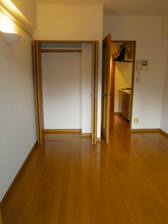 居室・リビング　耐久性・遮音性に優れたウッディフロア