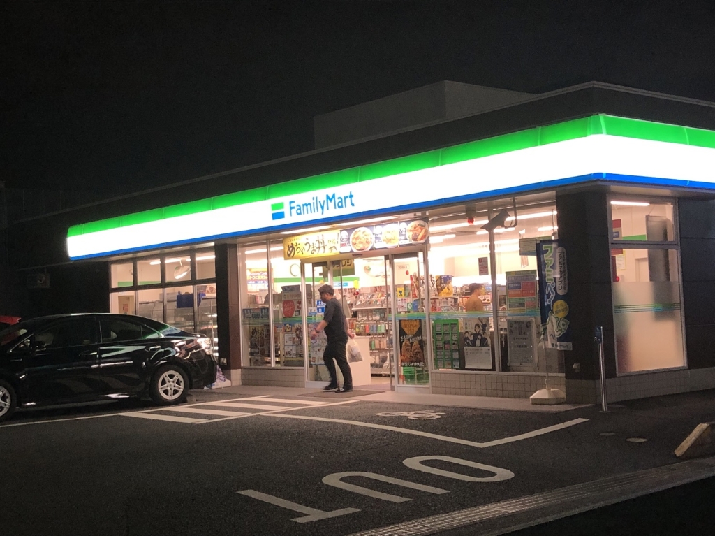 コンビニ　ファミリーマート 三郷戸ヶ崎店（コンビニ）まで83m