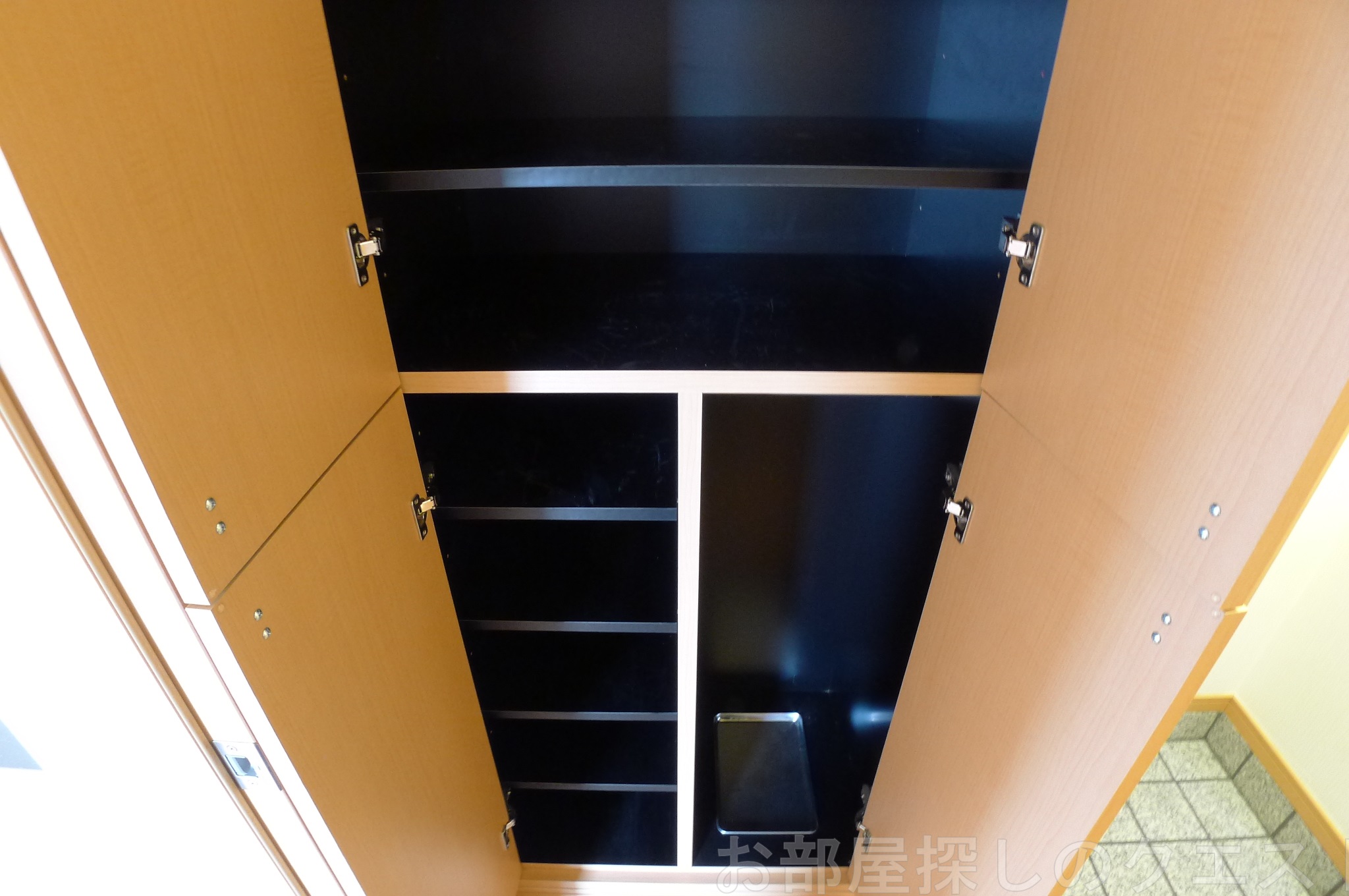 玄関　（写真は同タイプ）