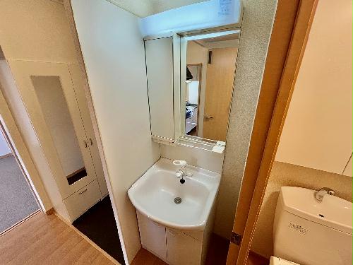 洗面設備　設備・仕様は号室により異なる為、現況を優先いたします。