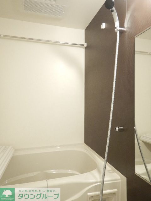 バス・シャワールーム　コンパクトで使いやすいお風呂です