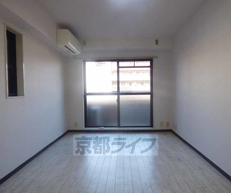 居室・リビング　広々としたお部屋になります。