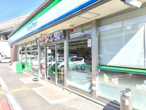 コンビニ　ファミリーマート 向日南淀井店（コンビニ）まで454m