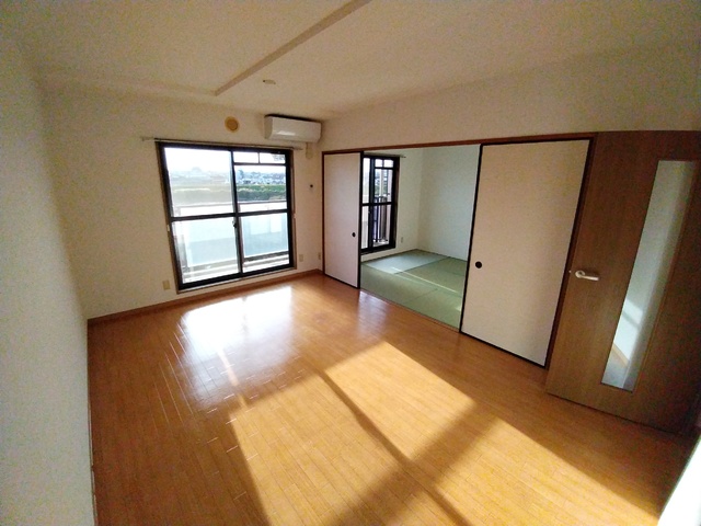 居室・リビング　南西向きＬＤＫ１２．７帖