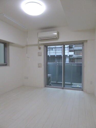 居室・リビング　洋室（約6.8畳） ※2022年5月撮影の写真