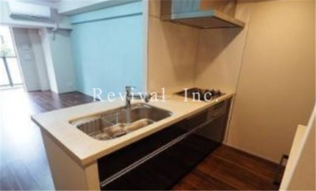 キッチン　リビングを望む対面キッチン