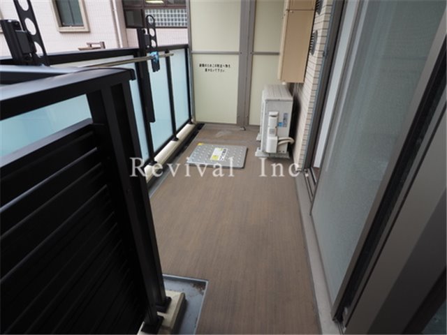 バルコニー　奥行あるバルコニー