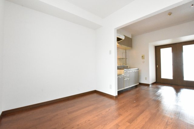 居室・リビング　同物件、別号室の写真です。