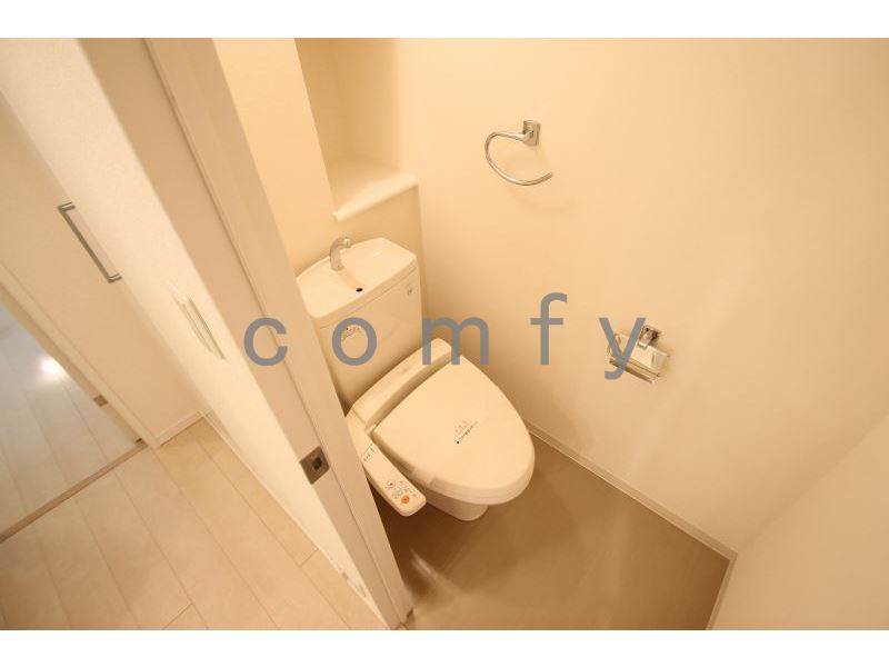 トイレ　ウォシュレット付き